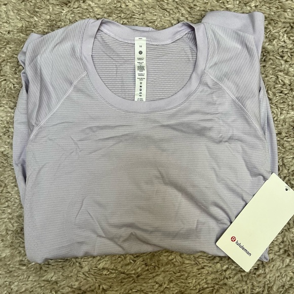 Lululemon - Swiftly Tech Long-Sleeve Shirt 2.0
Hip Length - NWT - Picture 7 of 9